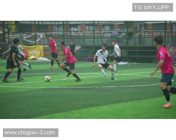 足球巨星激烈混战精彩瞬间盘点 超乎想象的对决与技艺展示